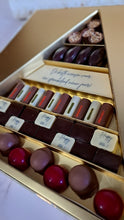 Charger l'image dans la galerie, Gepersonaliseerde kerstboodschap op de Christmastreebox van Choc Ledoux