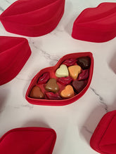 Load image into Gallery viewer, Heart palines in luxury heart box