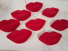 Load image into Gallery viewer, Heart palines in luxury heart box