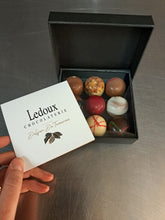 Afbeelding in Gallery-weergave laden, Cadeaubon chocolade in doosje pralines
