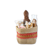 Load image into Gallery viewer, “Grote jute zak met chocolade Sinterklaas, speculoos, guimauves en nic-nackoekjes.”
