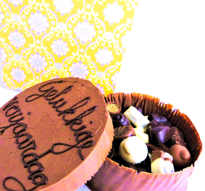 Chocolate basket with personalised lid - NOT SHIPPABLE